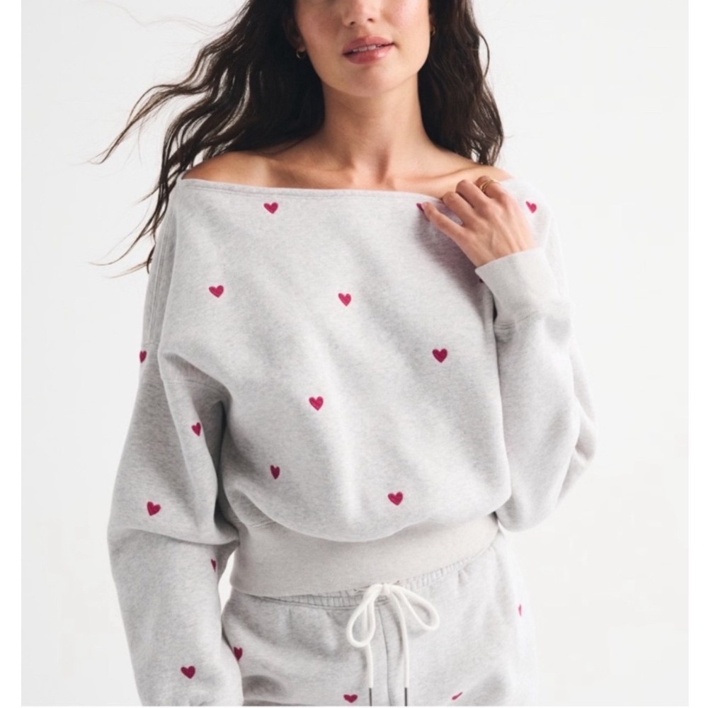 Abercrombie & Fitch Sunday Sets Heart Embroidered Boat Neck Sweatshirt Gray‎ XL